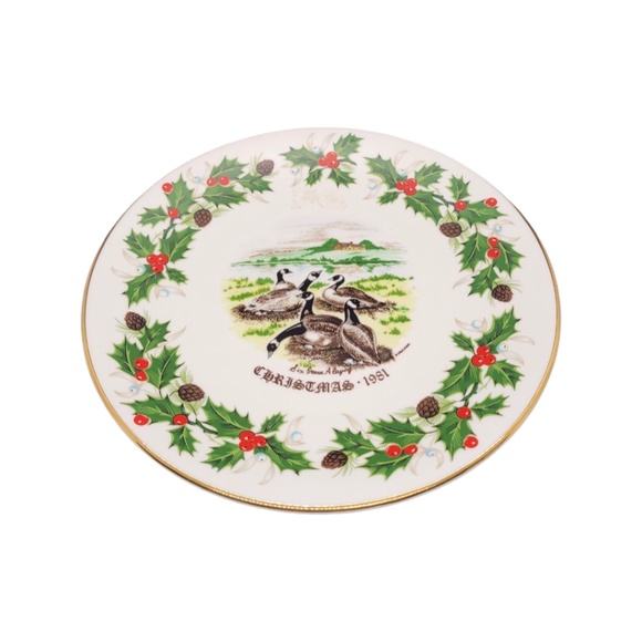 SALE - Royal Grafton Christmas Collection Plate - Picture 1 of 2